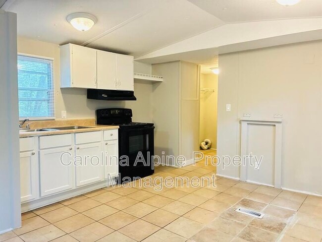 Foto del edificio - 143 Bluebird Ln