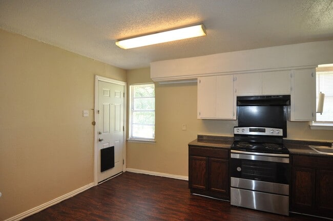 Building Photo - COMING SOON! Charming 3-Bedroom Home in Me...