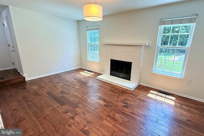 Foto del edificio - 10100 Walnut Wood Ct