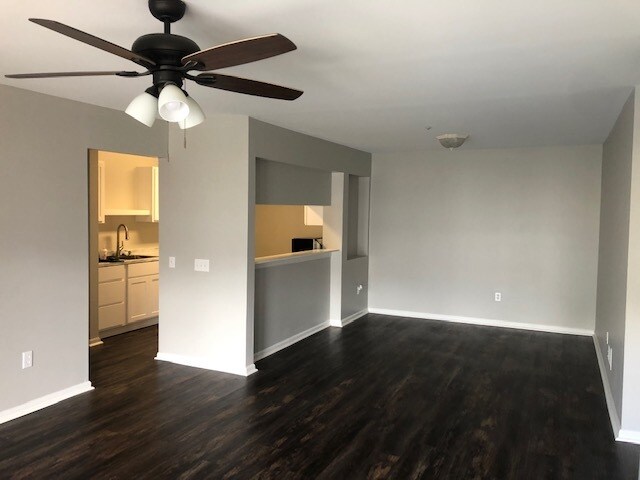 Building Photo - 1601 Waters Edge Dr