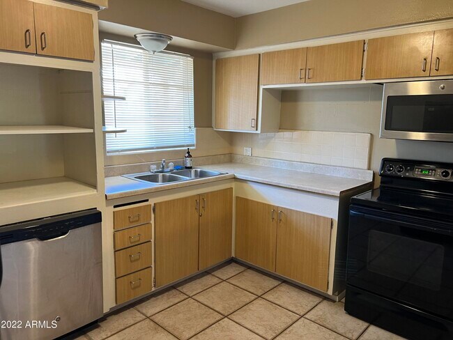 Foto del edificio - 6221 N 10th Pl