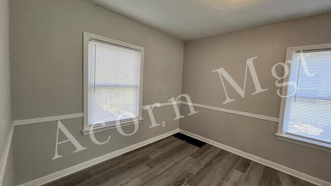 Building Photo - 2858 Ruhl Ave