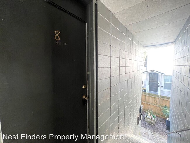 Foto del edificio - 1 br, 1 bath Apartment - 1318 Sydney Pl 13...