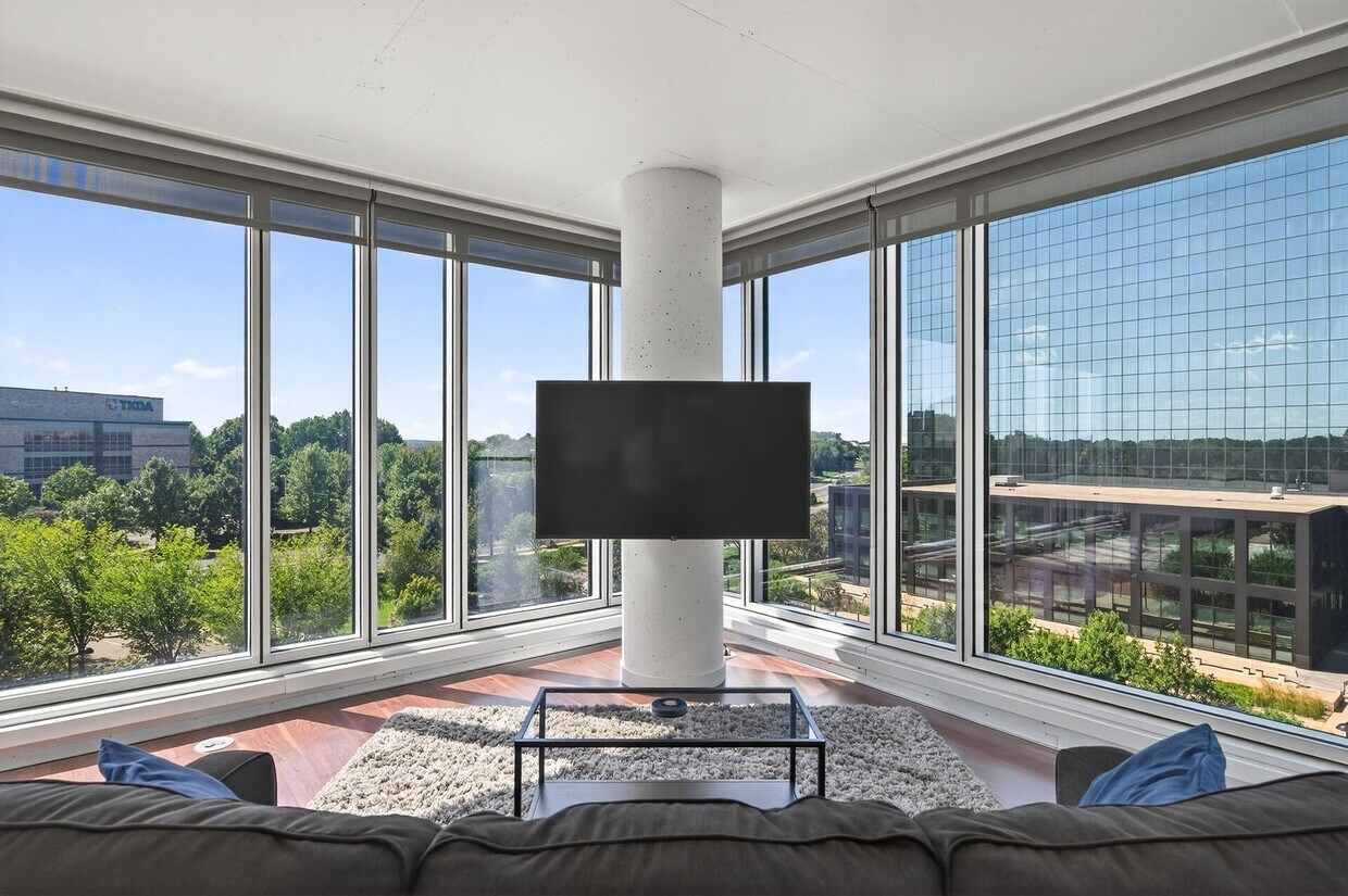 Primary Photo - Gorgeous "Reflections" Condo w/ Panoramic Views, Light Rail Station, walk to Mall of America!