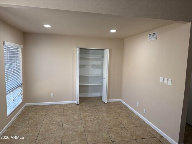 Building Photo - 5138 W Vogel Ave