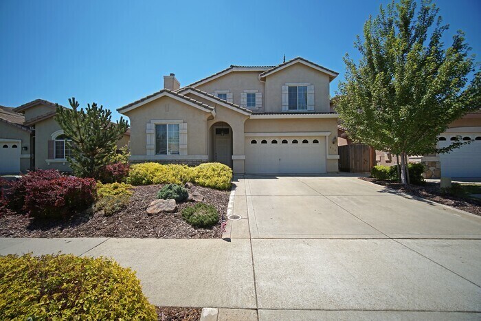 Primary Photo - Beautiful Highland Reserve home 4 bedroom,...