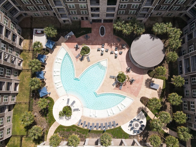 Building Photo - Orleans at Fannin Station