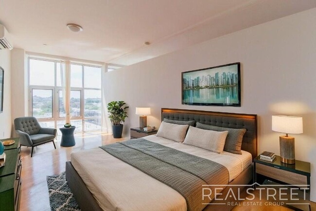 Building Photo - LUXURY 2 Bed LOFT in Queens!