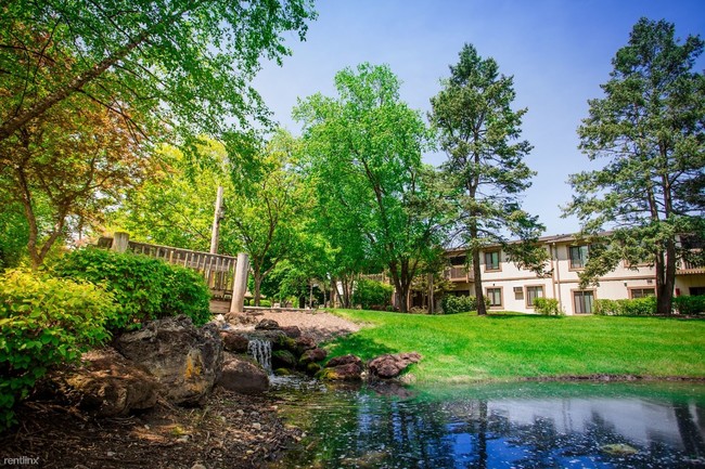 Foto del edificio - 619 Plum Grove Rd