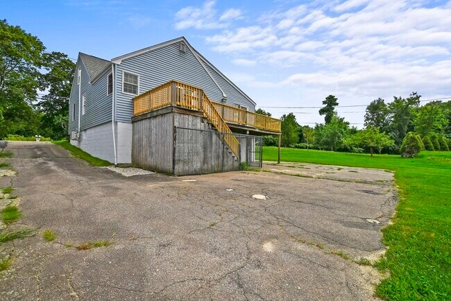 Building Photo - 469 Plymouth St