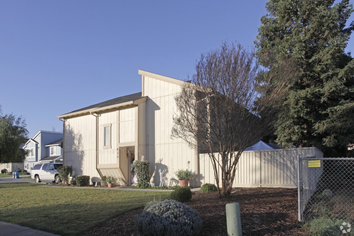 820 Memorial Dr, Hollister, CA 95023 Apartments in Hollister, CA