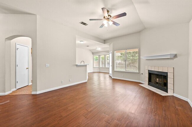 Foto del edificio - 14512 Hartsmith Dr