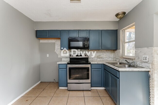 Building Photo - 9292 Spring Hill Dr, Spring Hill, FL 34608