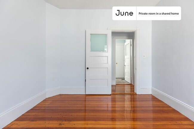 Building Photo - Private bedroom in 5 bed/1 bath Home