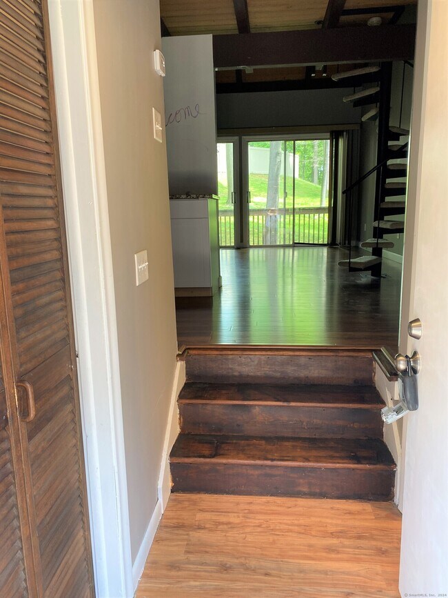 14 Country Squire Dr Unit B, Cromwell, CT 06416 Condo for Rent in