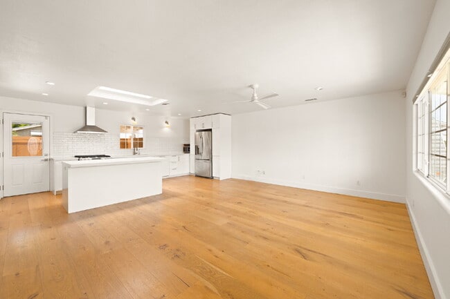 Building Photo - Charming 2-Bedroom Home in Ventura