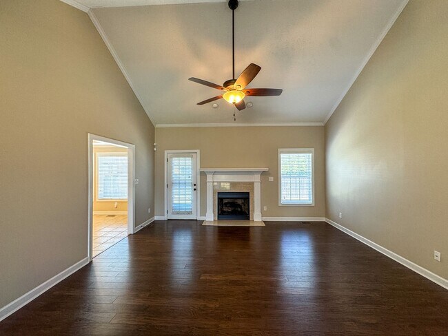 Foto del edificio - Beautiful 4 Bed, 2 Bath Home in Jack Britt