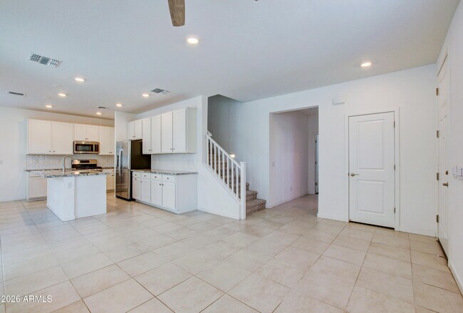 Building Photo - 9902 E Tamery Ave