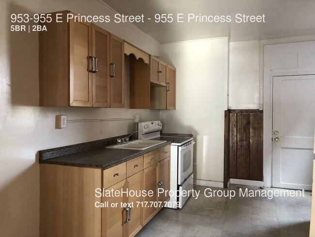 Building Photo - 953 E Princess St