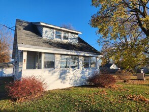 Building Photo - 803 Church St