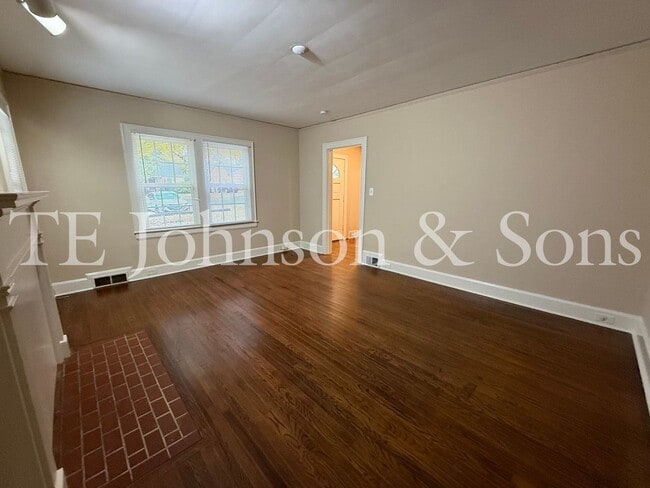 Building Photo - Charming Home with Character and Modern Comfort