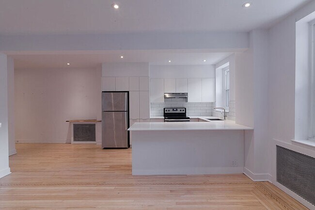Photo du bâtiment - 2105 Rue Chomedey
