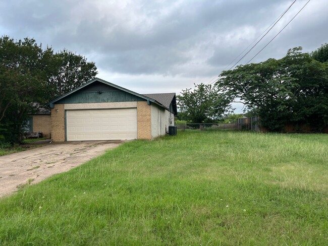Building Photo - 4014 Mountain Vista Dr