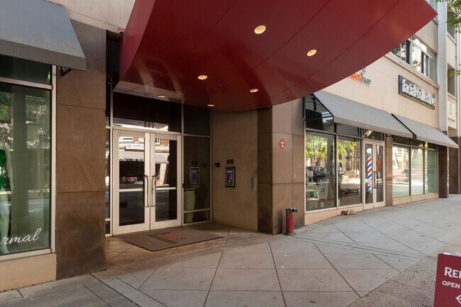 Foto del edificio - Gorgeous 2/2 Condo in the Heart of Midtown...