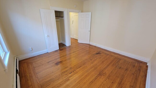 Building Photo - 208 Sherman Ave