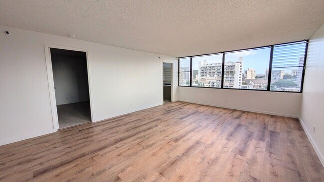 Foto del edificio - Newly remodeled Large 3 bed/2 bath/2 parking end unit with ocean and city views