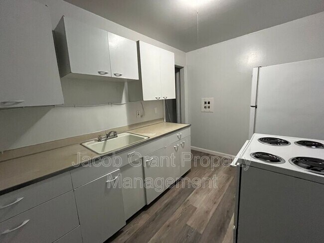 Foto del edificio - 575 Tiger Ave