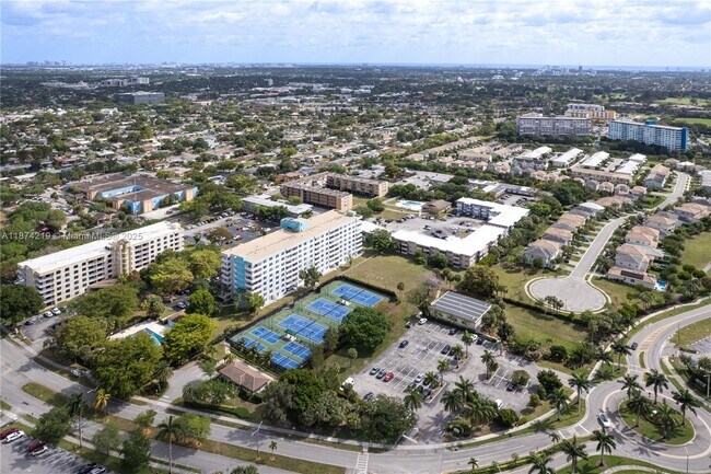 Foto del edificio - 919 Hillcrest Dr