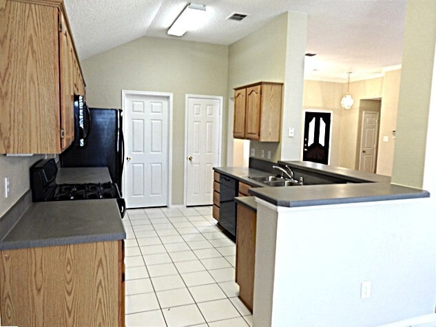 Building Photo - 3207 Athens Dr