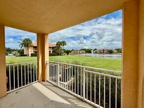Building Photo - 301 SW Palm Dr