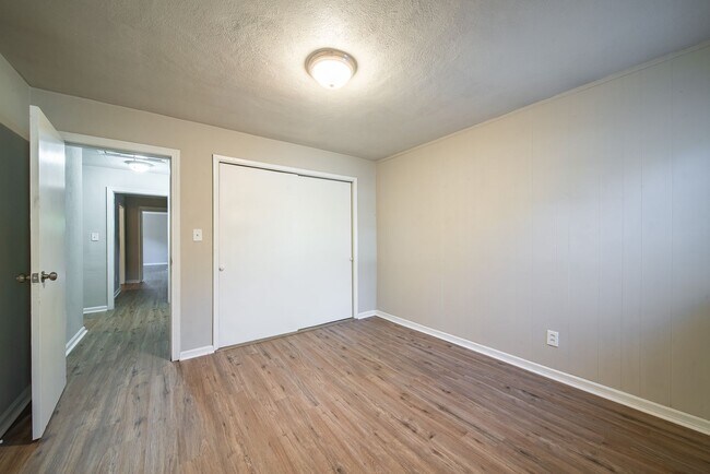Foto del edificio - Beautifully Updated Corner Lot Home!