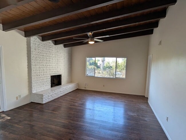 Foto del edificio - 5209 Hewlett Dr