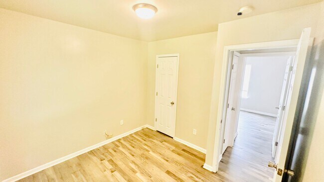 Building Photo - 4707 Palm Breeze Ln