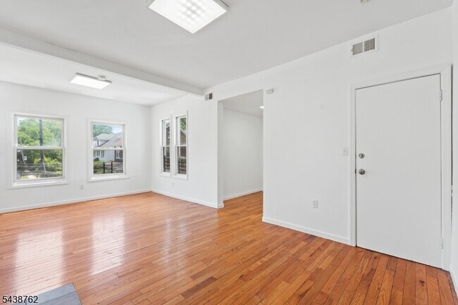 Building Photo - 1043 Hunterdon St