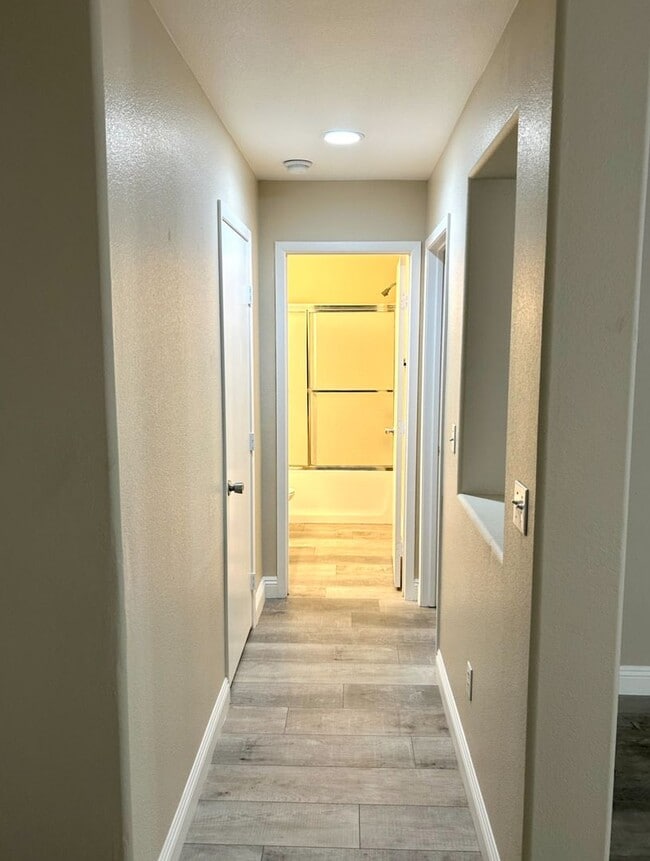 Building Photo - SW!!! OVER 2000 SQ FT!!! New Carpet!!! New Flooring!!! Freshly Painted!!! 4 bed 3 bath!!! Low Mai...