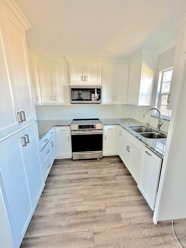 Building Photo - 4915 McKnight Dr