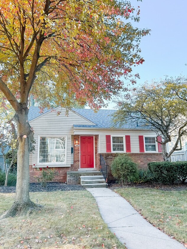 Primary Photo - 1676 Banbury St