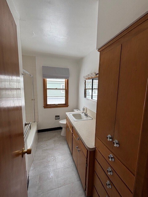 Baño - 711 Grant Ave