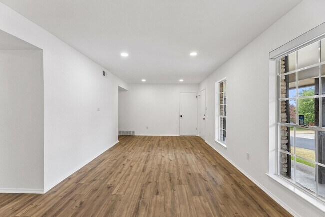 Foto del edificio - 4303 Rimdale Dr
