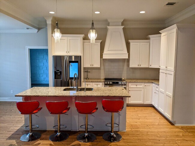 Foto del edificio - Wake up on Sleepy Brook Rd!