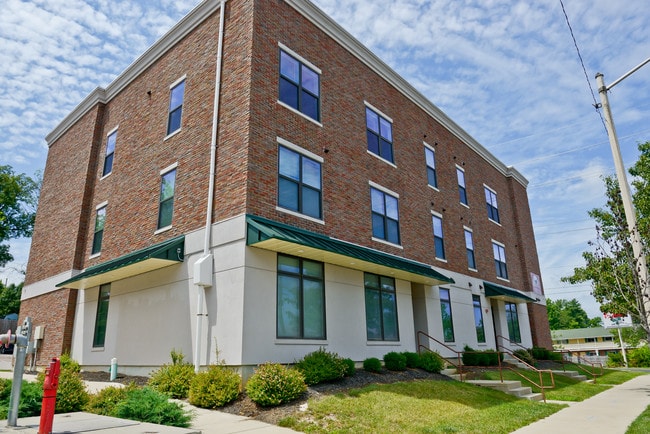 Building Photo - Walnut Springs Building Photo - Walnut Springs