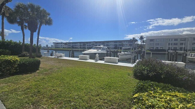 Foto del edificio - 104 Paradise Harbour Blvd