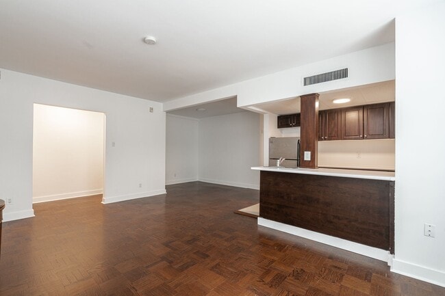Building Photo - 49 St Clair Ave W