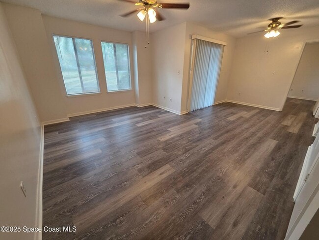 Foto del edificio - 3550 Sable Palm Ln