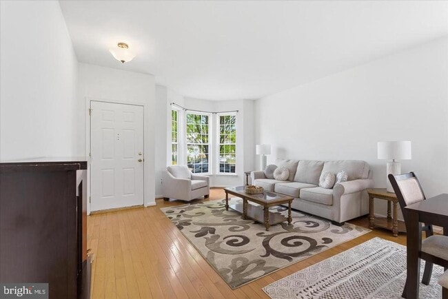 Building Photo - 8863 Flatbush Ct