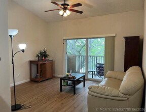 Building Photo - 660 Cypress Club Way